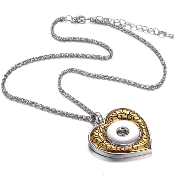 Jewelry - Snap button heart necklace.